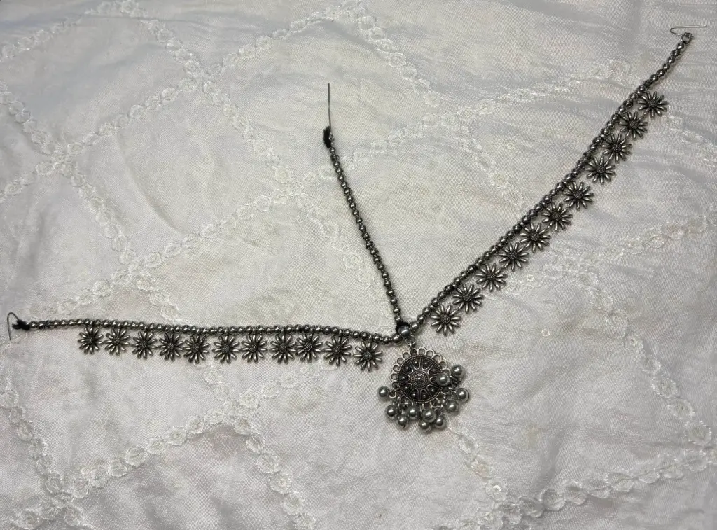 Floral Motif Mathapatti