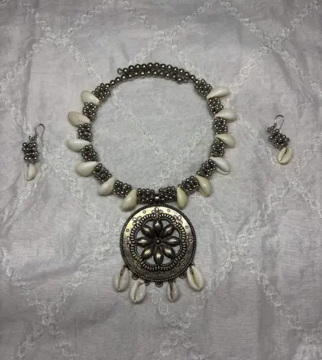 Cowrie Charm Necklace Set
